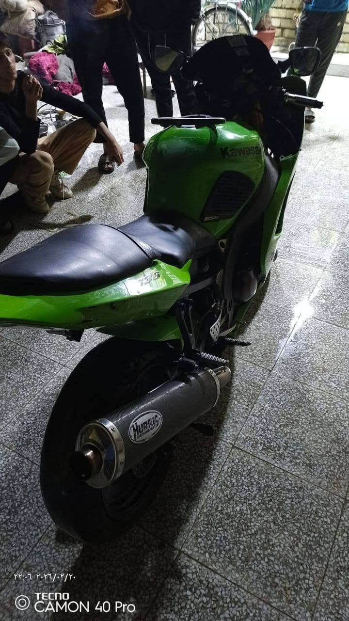 سلام عليكم 
كاوسكي 2004
الدراجة خير من الله بدون نقص
مكينة خرسة 
السعر ١٨ 
جسر الدوار
***********
