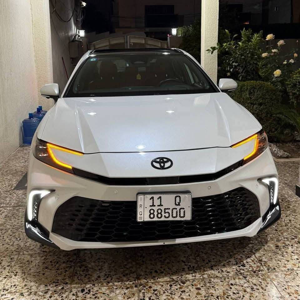 تويوتا كامري 2025 أمريكي 
مواصفات XSE فل كامل
 اللون: أبيض الممشى: 6000 ميل
 المحرك: 2500 هايبرد 

المواصفات:
 بصمة تشغيل + دخول ذكي
 تشغيل عن بُعد
 شاشة لمس كبيرة
اApple CarPlay & Android Auto
كاميرا خلفية + حساسات
 نظام رادار (تنبيه خروج المسار)
 مثبت سرعة ذكي
 مانع تصادم أمامي
 تحكم بالمقود
 كراسي جلد رياضية
 كراسي كهرباء مع تسخين
 فتحة سقف
 جنوط XSE رياضية
 إضاءة LED أمامية وخلفية
 إضاءة داخلية Ambient
 نظام صوت قوي
 مرايا جانبية كهرباء مع إشارات
 مكيف أوتوماتيك
 أوضاع قيادة (Sport / Eco)

 الضرر: دعامية أمامية فقط
رقم صاحب سيارة ***********
السعر سوي تعليق يصل مباشرة 🤖
