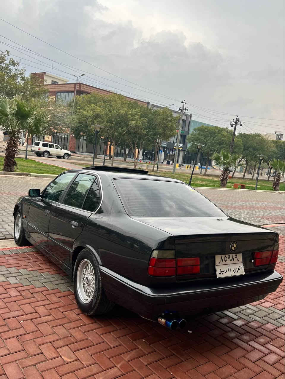 بیئیم مۆدیل ١٩٩١ بیلاد ٥٢٥ مەکینەی ٥٢٥ بی لێدراو چەکوشی پێوە نیە فول فولە بەس گیرعادیە تەبرید ساردو گەرمە کوشن جلد بیلادو هیتەرە سلایدە  پێش پانە کامل کراوە بە ٩٥  چوار جام کارەبای بەشەرتی گێرو مەکینە کارەبای بە شەرت بێ سەرف بێ بوخار  سەنەوی ٨ مانگە بە سەر چوە بەناوی خۆمانە بەشەرتی موسو براوەو تەحویلو خرامە
*********** كالار, السليمانية
