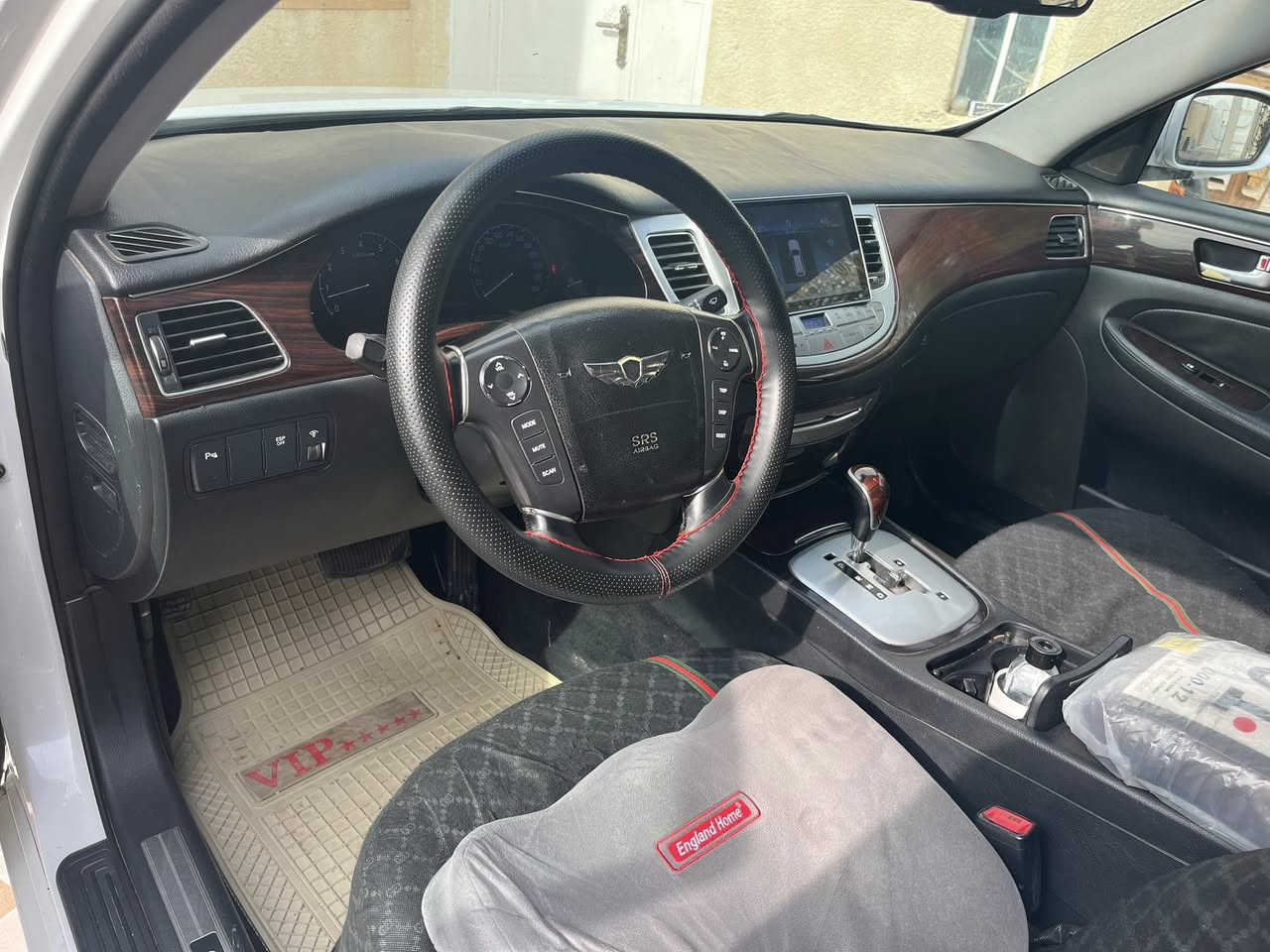 جنيسيز 2013 خليجي ابيض صدفي محرك 3300 كير 8 نمر تخم تاير نكسن جديد صدر خلفي امامي جديد محرك كير تبريد جديد بدون اي نضح او صوت او مشاكل. باتري جديد مكفولة  من الضربه بيها فقط صبغ بهلال الجاملغ الخلفي جوه قبغ البانزين وموضح بالسونار  يعني السيارة كل نقص مابيها وكلشي بيها شغال للبيع بسعر 139 وبيها مجال قليل للاستفسار الاتصال على الرقم *********** موجود واتساب على نفس الرقم
