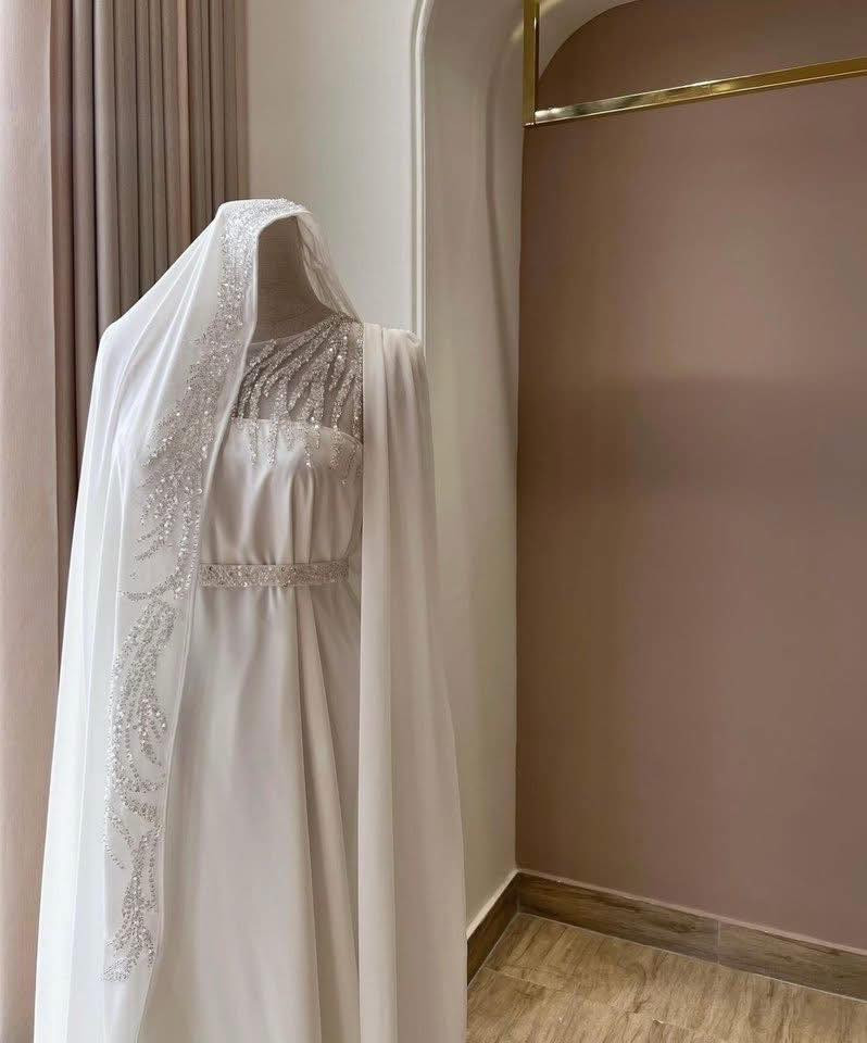 يلبس٠ ٤ او ٤٤ اريده ب ١٠٠ تواصل عل هذا رقم *********** اكو توصيل جميع محافظات
