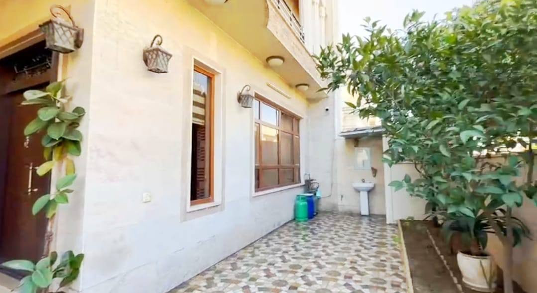 🏡بيت جديد فارغ للإيجارالدائمي🏡
للإستفسار واتساب***********
/مساحة250متر/5غرف/طابقين/
/سبليت/مبردات/كاونتر وطباخ/
/كراج/غرف ماستر/بلكون/
/أربيل/شارع100/المربع الذهبي//بارك32/
