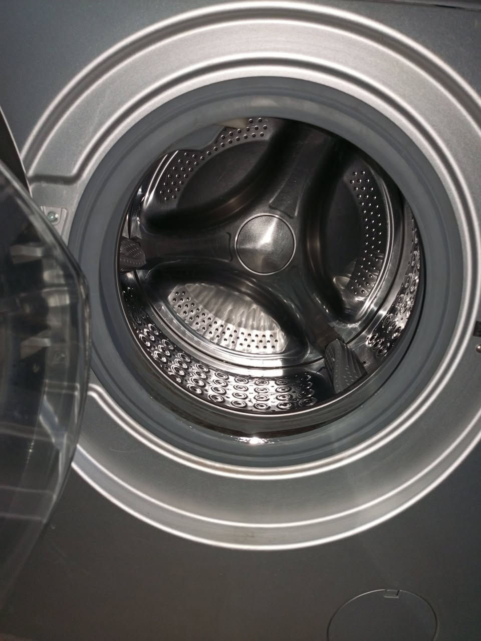 للبيع غسالة ملابس تماتيك
شرط الشغل والنظافة 100%
12كيلو LG
175الف بيها مجال للشراية


**إذا كنت صاحب هذا الإعلان وتريد حذفه لأي سبب، رجاءا أرسل رسالة إلى الدعم الفني**