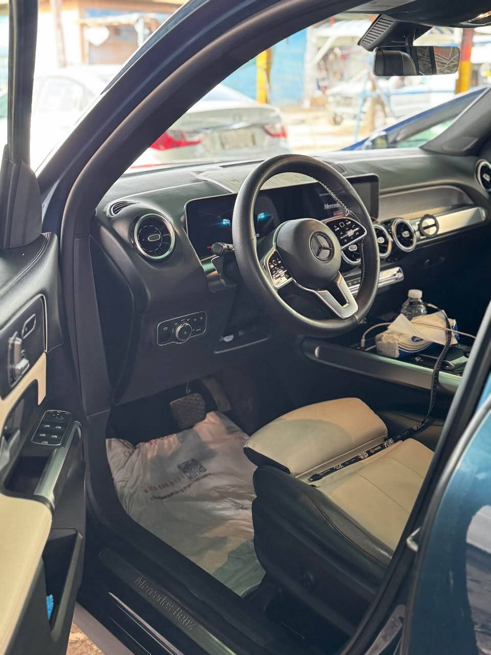 مرسيدس GLB 250 4MATIC 2021  🔥😎

مارسيدس موديل 2021 4matic GLB250 ماشيه 65 الف
مكينه 2.0L توربو رقم أربيل تحويل مباشر للمشتري 
للبيع او المراوس  

المواصفات 🔰

إضاءة أمامية LED + نظام تعديل أوتوماتيكي للضوء + مرايات جانبية كهربائية تدفئة
حساسات أمامي خلفي + نظام دفع 4 ويل + كير 8 نمر 
كير دبل كلج ( اقتصادية وسريعة⚡️) + 7 راكب 

دواخل جلد + ميموري سيت + ليد محيطي متغير الالوان
نظام MBUX الحديث بشاشتين 10.25 إنج
سستم صوت Burmeister + أوامر صوتية + تبريد منفصل
وبقية الامور المعروفه بهذا الوحش الالماني …

صور الحادث مرفقه
3 قطعه صبغ 
وجنطه كلير من امريكا  
وسونار موجود
•  ايرباك دركه وشبول  

📍 مكان السياره / كربلاء - المقدسه
***********
*********** كربلاء, العراق
