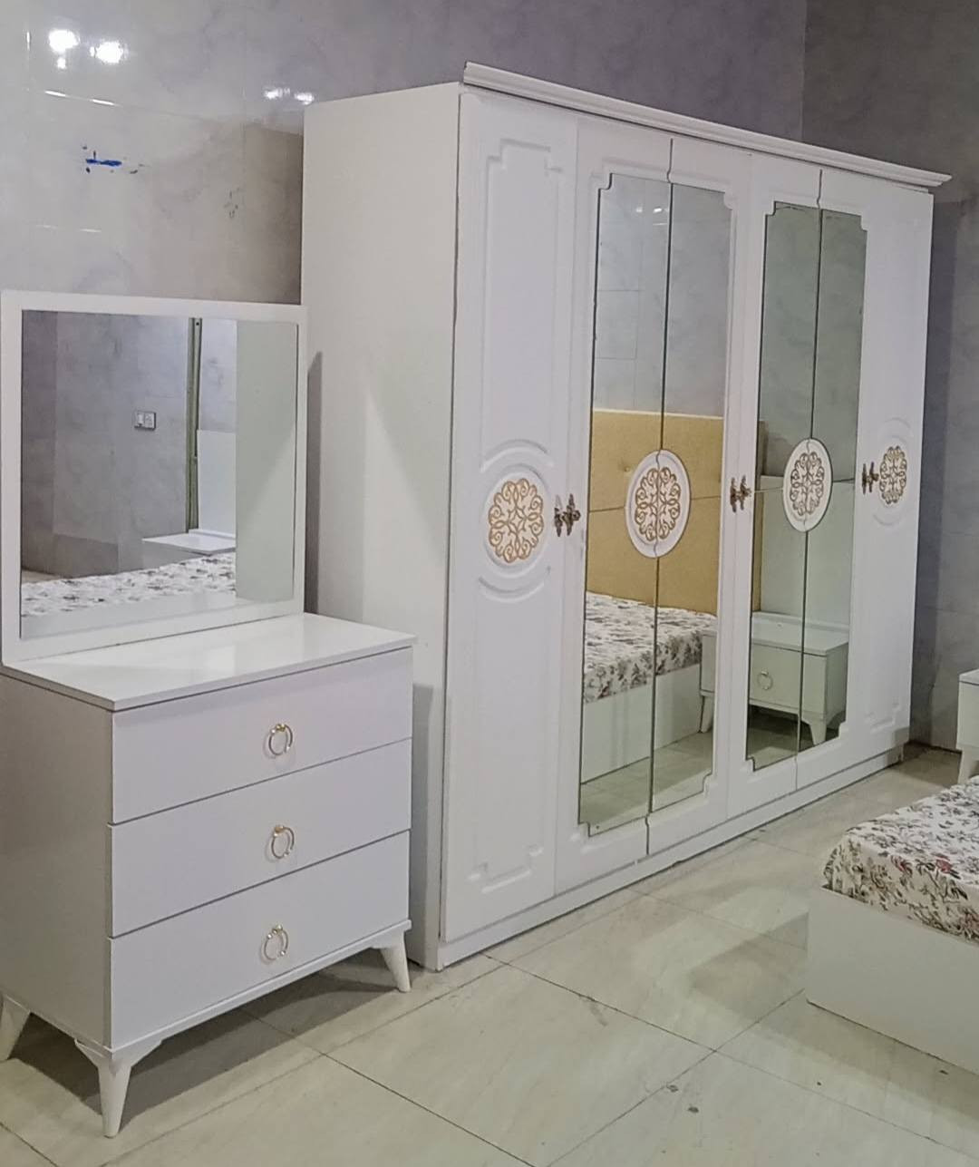 تاقم نوستن
5 پارچە
نرخی 280 هه زار
***********
سلیمانی السليمانية, العراق
