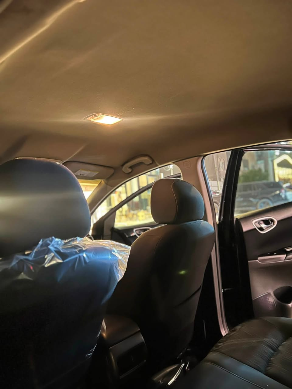 السلام عليكم
🚗 للبيع: نيسان سنترا 2019 - أسود ملكي (رقم بغداد) 🚗

السيارة حلوة، جاهزة من كل النواحي، وما تحتاج أي مصرف!

📌 تفاصيل السيارة وحالة البدي:

 الموديل: نيسان سنترا 2019.

 اللون: أسود، ومغلفة بـ طبقة نانو للمعان وحماية ممتازة.

 حالة البدي: بيها 3 قطع صبغ (البنيد، الچاملغ، وربع باب السايق).

 اللوحات: رقم بغداد.

⚙️ الميكانيك والجاهزية:

 المحرك والگير: مسويلها إدامة كاملة قبل 15 يوم فقط، يعني جاهزة للاستخدام فوراً.

 التايرات: طقم تايرات جُدد.

 الويل: ويل كپ.

✨ المواصفات الداخلية والإضافات:

 شاشة ذكية تدعم آبل كارپلاي (Apple CarPlay).

 تحكم ستيرن.

 السيارة مسويلها "حمام داخلي" (تنظيف وتفصيل كامل) قبل أقل من شهر، الغرفة نظيفة جداً.

💰 السعر المطلوب: 95 ورقة

📍 المكان: بغداد

📞 للاتصال والاستفسار: ***********
