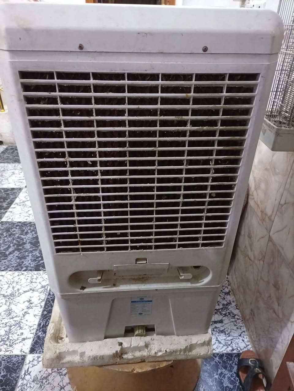 سلام عليكم مبرده كفيره للبيع كلش نضيفه العيب البيه تكهرب شنو صقته ماعرف///***********
@إشارة
