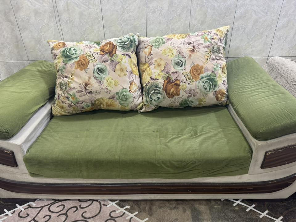 تخم نظيف للبيع ١٠ مقاعد 
السعر ١٥٠ الف العنوان حي الامين نواب الظباط ***********
