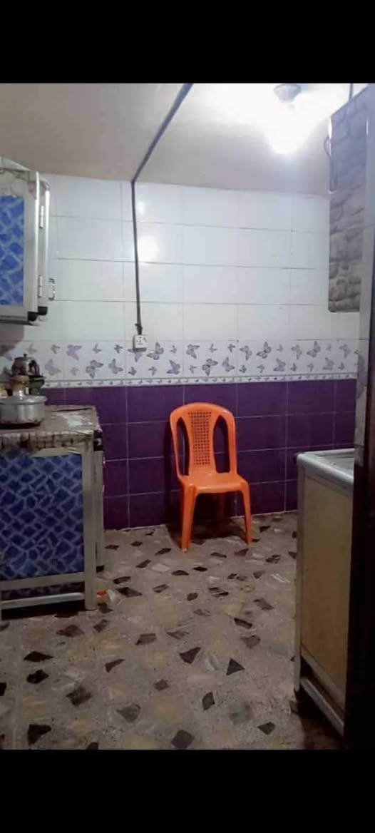 بيت للبيع حي الجمعيه شارع الوائلي كبال متنزه الارجوان المساحه ميه وعشره السعر 100 وبي مجال الاتصال على هذا الرقم ***********
