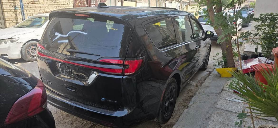 🔥 للبيع – كرايسلر باسيفيكا 2023 هايبرد فل مواصفات 🔥
CHRYSLER PACIFICA 2023 HYBRID LIMITED

📍 الموقع: بغداد – الشعب
📄 رقم بغداد باسمي
📌 الحالة: إيربك
🚗 الممشى: 12 ألف ميل فقط
🛠 حادث خفيف موضح بالصور

✨ المواصفات:
✔️ تشغيل بصمة + أبواب بصمة
✔️ هندبريك بصمة
✔️ تشغيل عن بُعد
✔️ هيتـرات بالكشنات
✔️ رادار جانبي + أمامي + خلفي
✔️ بيان كهرباء (تحكم ريموت)
✔️ صندوق كهرباء شفط
✔️ كشنات VIP منفصل
✔️ مانع انزلاق
✔️ لايت الشكل الجديد
✔️ تنبيه الخروج عن المسار
✔️ تبريد مركزي ثلاث قطع
✔️ تدفئة كراسي + ستيرن
✔️ تحكم ستيرن فول
✔️ إشارات بالمرايا
✔️ محرك 6 سلندر 3600
✔️ كير ماوس
✔️ كشنات كهربائية
✔️ جنطة وأبواب جانبية تفتح بالرجل (مستشعر)

🚘 السيارة نظيفة جداً ومواصفات عالية
📲 للاستفسار مراسلة خاص
📍 المعاينة في بغداد – الشعب
السعر 259 وبيه مجال بسيط جدا 
***********
*********** بغداد, العراق
