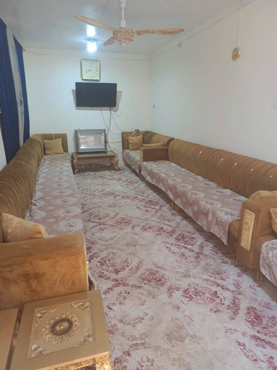 السلام عليكم دار للبيع الموقع كربلاء شارع الامن الداخلي بل بدايه وره شارع العام اب فرع مدارس وسوك قريبه عليك مجاري تبليط كهرباء كله متوفر مساحت البيت 200مبيوع منه 39متر يعني يبه 161متر يعني ما يعتبر خلفي واجهيته4امتار بي غرفتين 5/4 استقبال 7/4 صاله جبيره مطبخ 4/4 صحيات خارجيه وداخليه البيت معروض اب 100مليون اي ستفسار رقم الهاتف ***********
