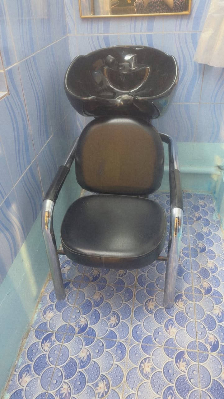 سلام عليكم غراض صالون للبيع واتسب ***********
