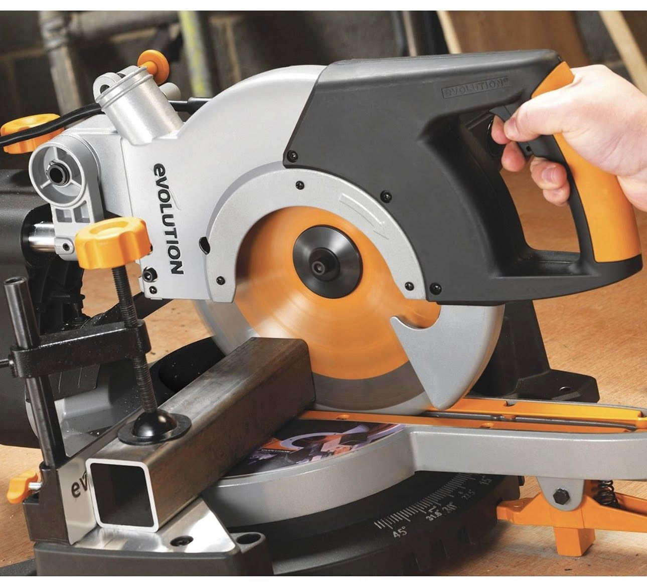 متوفر منشار اصلي مستخدم نضافة 85‎%‎  من شركة Evolution البريطانية بيه قرص ياباني اصلي البلادي مالته يقص جميع المعادن ( ساموراي ) بيه ليزر المنشار 8 انج 
مكاني بغداد امانة الله المنشار تحفه بس مكان ماعندي اله والسعر مناسب للاستفسار اكثر الاتصال ع الرقم ***********
