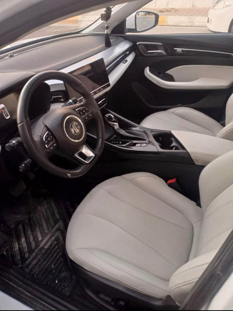 MG5 2025 شکڵ تازە
ماوەی ڕۆشتن ١٦ هەزار کم 
زەمانی شەریکە 
سەیارەکە فول مواسەفاتە بەسمەو سڵایت و کوشن جلدو کارەباو گیج الیکترۆنی 
گێڕو مەکینە بە شەرت 
سێرڤسی تازە کراوە تا ٢٥ هەزار پئ بڕۆ 
گاعی تێگیراوە 
تحویل و غەرامە بە شەرت 
سۆنەرو ئەو قوپاویەم داناوە لەوە زیاتری نیە 
سعری/ 125 مجالێکی کەم 
شوێن/ هەڵەبجە شەهید
***********.WhatsApp السليمانية, العراق
