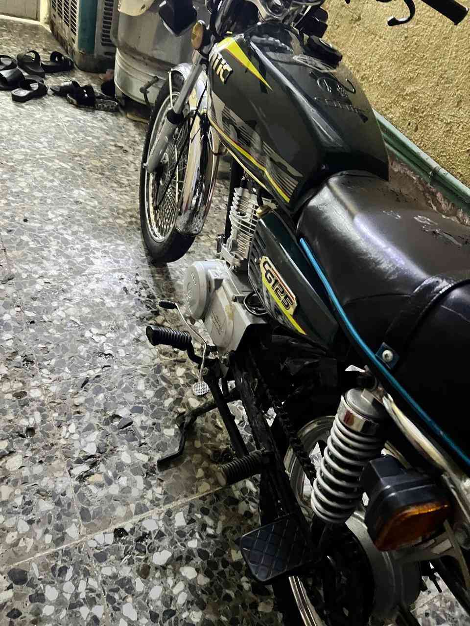 دراجة ايراني للبيع 24 نضيفه بيها اوراق  للأستفسار هذا رقمي بغداد الشعب***********
