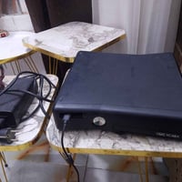 اكس بوكس 360 للبيع نضيف و عل شرط الفحص السعر 75 رقمي : 07839449030