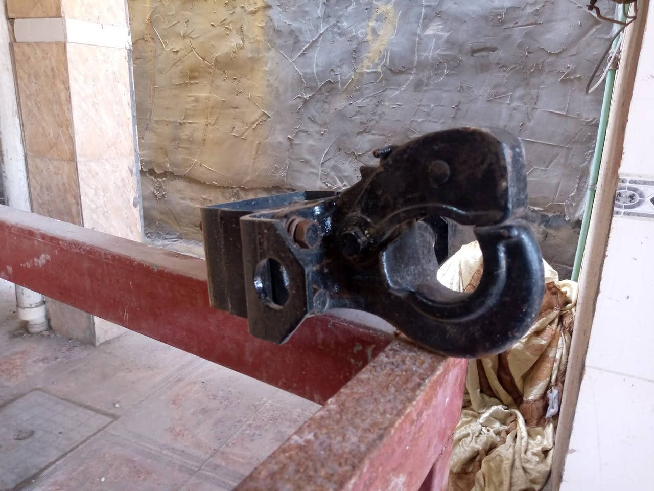 للبيع حلقه سحب ترهم جكساره أو فور ويل سعره 75 الف عنوان بصره 
***********
