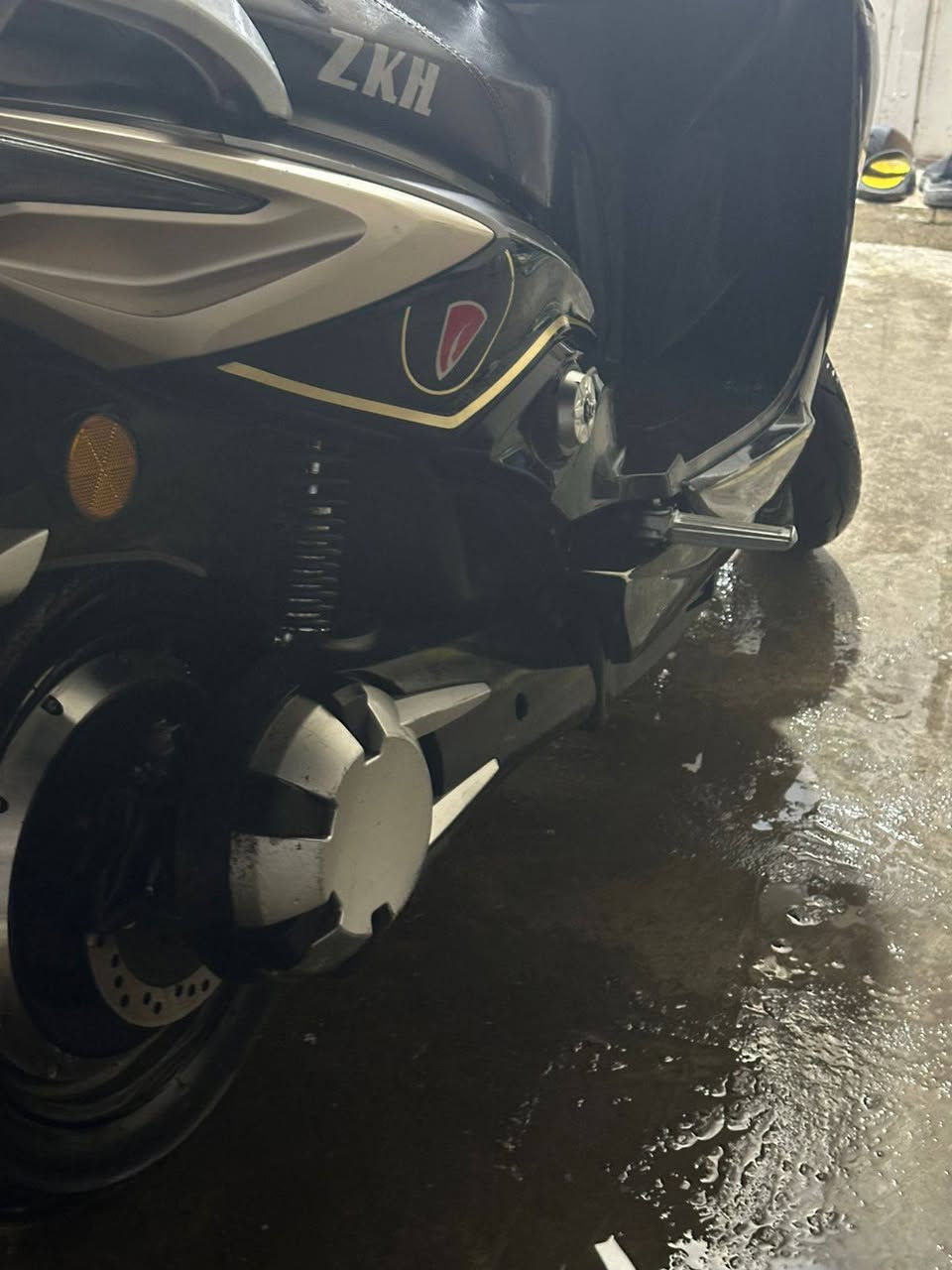 سكنس مستخدم للبيع
كلوب زنون عالي ناصي رماش اشارات دبل اشاره

نضام  R,D,P

سرعه 65 

بطاريات ٦ دبل كرافين 26 امبير  72 فولت

حساس بريك وستاند

Usb شاحن للتلفون 

بريكات دسك دهن حجم التاير ١٢ 

ملف 2000w 

وقفل بمكان الجوزه 

وسويج وبصمه وتشغيل عن بعد ومانع سرقه  عدد 2

شاشه تطلع الاعطال

شاحنته الاصليه

مكاني بغداد

الشراي يخابرني 
***********
