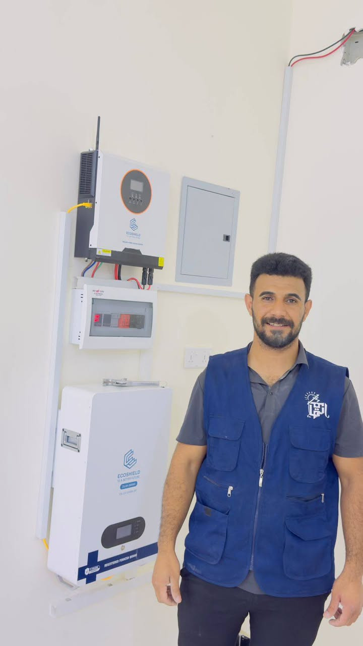 اللهم صلِ على محمد وآل محمد 
تم بعون الله إكمال نصب و تشغيل 
منظومة طاقة شمسية في  #صوب_بني_ركاب_قرية_البو_حمزة

وتتكون المنظومة من :-
1- الواح Longi  عدد 2 قدرة اللوح الواحد 610 واط 
2- بطارية نوع ليثيوم قدرتها 5 كيلو واط 
3- إنفيرتر قدرته 3.6 كيلو واط
4- أجهزة حماية و قواطع ( AC + DC )

مكتب القائم الهندسي
قلعة سكر مجاور عباس الخطاط 

بإدارة / المهندس احمد سلمان الطوكَي 
           الفني حمزة حيدر الكهربائي 
للإستفسار أكثر مراسلة الصفحة أو الاتصال 
 *********** واتساب 
 *********** واتساب
