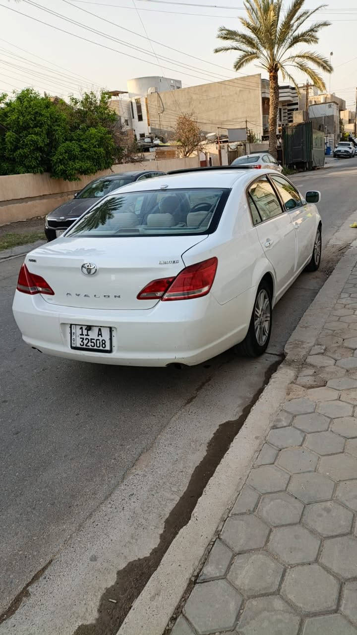 سلام عليكم
للبيع تيوتا افلون 
موديل 2007 فووول LIMITED واحد ع واحد 
بيها قطعه صبغ فقط بدون داخل 
وبيها كارت بلجاملغ الخلفي

6 بصمات 
سلايت روف 
تحكم استيرن جهتين 
كروز سرعه 
كشنات كهرباء تبريد تدفئه 
برده خلفيه
كامره خلفيه 
داخل صاج 
لايت زنووون 
محرك كير تمام  محرك بي صوت راجز بدايه التشغيل
تبريد ثلج
تبريد قطعتين 
صدر تمام 
تخم تاير ويل كب 17 
السعر 115 وبي مجال 
مكان السيارة بغداد حي الجامعة 
***********
***********
