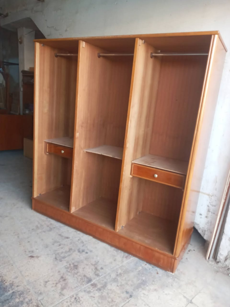 كنتور3 ابواب داخل وخارج صاج تزكام مستعمل ارتفاع مترين عرض متر 90 سم عمق 60 سم السعر 250 وبي مجال العنوان بغداد حي الإعلام الشباب نهاية شارع سوق اميمه  صيدلية نور الشباب قرب النادي التجاري  موبايل عراقنا وتساب بي 
*********** 
***********

يوجد توصيل غير مجاني داخل بغداد فقط
