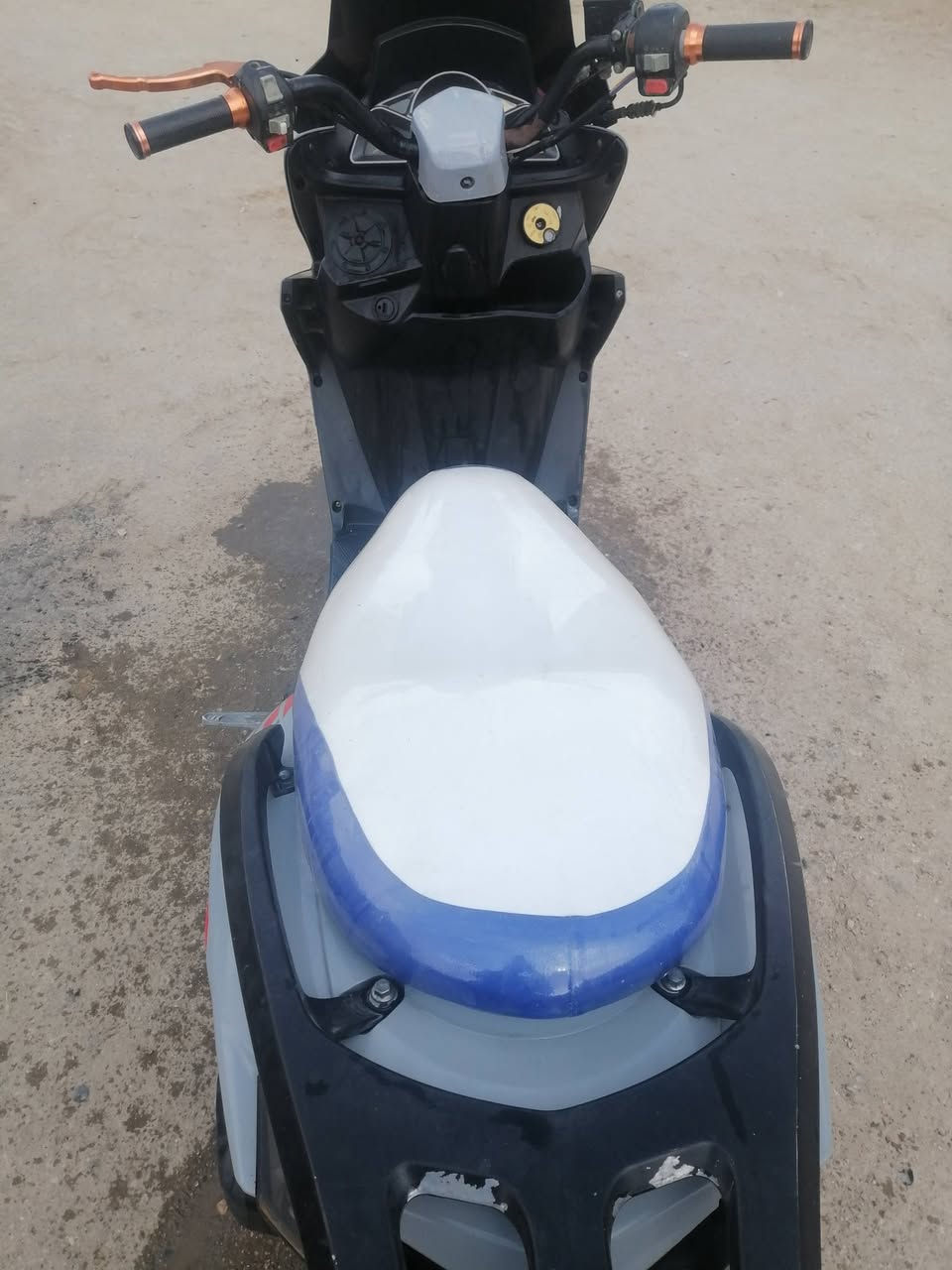 السلام عليكم دراجة سترونك للبيع مديل23 دراجة خير من الله كهربائية كلها تشتغل بك لايت اشاير لايت زنون ناصي عالي هورن سيدان اصلي عالي كلش نشرات ترتيب الدراجه كلش حلو. الدراجة ما مفتوحه. السعر خاص  الرقم ***********  متواجد فيس وواتساب  الدراجة تصلح إلى العمل في خدمت التوصيل.
