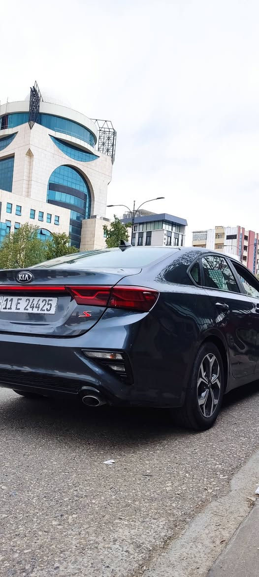 السلام عليكم
فورتي وارد أمريكي.
السعر.. (128) 
موديل 19... فئة (S)
رقم.. سيارة (بغداد) 
عنواني.. بغداد البياع.. حي الإعلام 
رقمي.. *********** بي (واتساب) 
حادثها بس دعامية الأمامية. 
سيارة مابيها ولا قطعة صبغ ولا تبديل.
بيها طخة بالباب الخلفي تتعدل ع بارد 
  مواصفات السيارة....

رادار أمامي.. 
كشنات حضن...
تبريد بيانو...
اشاير مري...
شاشة كبيرة..
حساسات أمامية..
تحكم ستيرن جهتين..
كروز سرعة...
ثلاث أنظمة قيادة (سبورت.. نورمال.. ايكو.. )

لايتت أمامي اربع عدسات..
بك لايت لد..
شاشة دجتل..
تبريد 8 سرع..
سبعة ايرباك..
سستم صوت 5  سماعات..
گير اوتوماتيك وعادي...

بالعافية الي يأخذها ❤️
