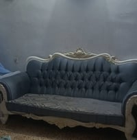 قنافات للبيع  عشر مقاعد مع تسعه كوشات وابي ضرر بس قنفه وحده من القنفات...