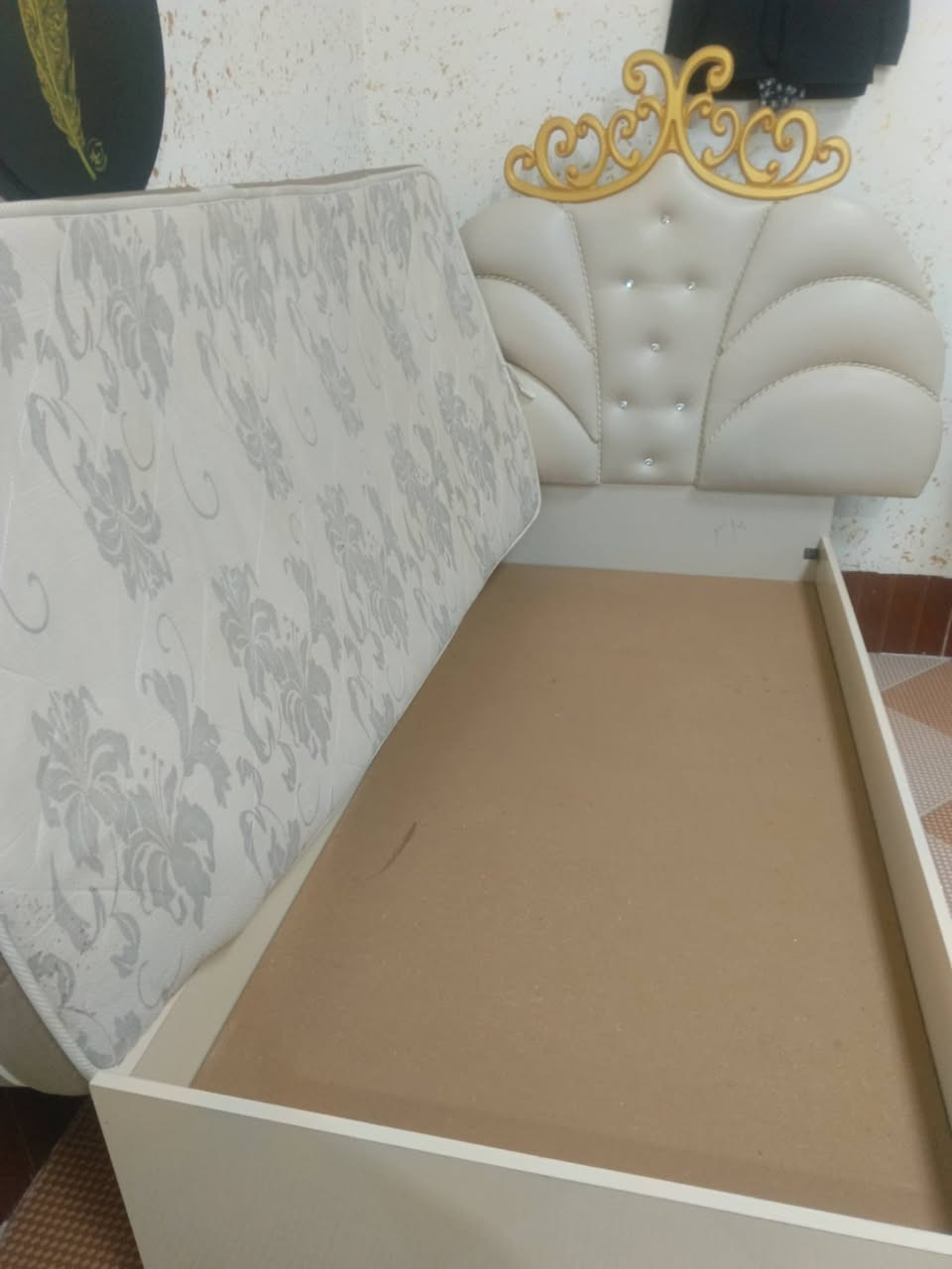 دانةي ٩٠ هةزار بة دؤشةكةوة زور تازةو بي عةيبة موشتةري مةسج بكا حاجياوا


**إذا كنت صاحب هذا الإعلان وتريد حذفه لأي سبب، رجاءا أرسل رسالة إلى الدعم الفني**