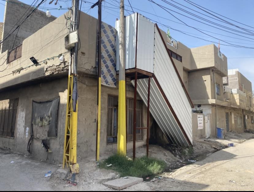 بيت لبيع مساحة 144 البيت ركن وعلى ساحة يتكون البيت على3قوط
طابق الول يكونن من غرفتين ومطبخ حمام  استقبال 

الطابق الثاني يكنون من غرفتين وحمام وصطحين 

موقع البيت مدين  الصدر قطاع 53

***********
