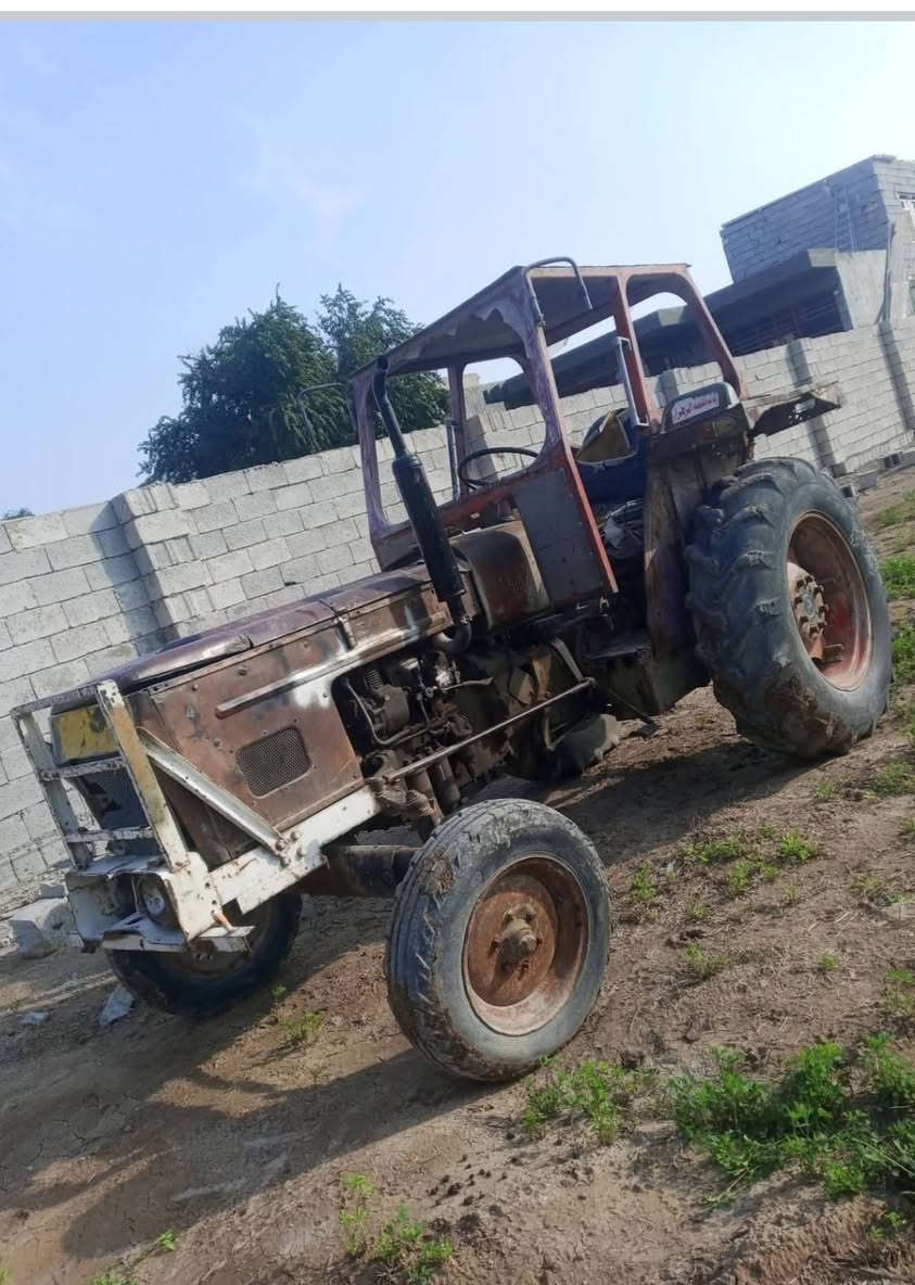 عنتر للبيع نضيف رقام وسنويه رقم بغداد بس بدون تحويل سعر مليونين 200 مكان خان بنى سعد ***********
