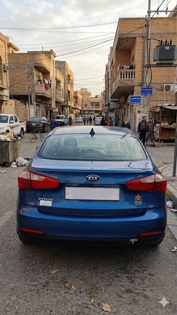 كيا فورتي 2015 - نظيفة جداً وبسعر مناسب 🚗
التفاصيل والمواصفات:

الموديل: 2015، صالون.

المحرك: 1800 CC، (دووش) بحالة ممتازة.

ناقل الحركة (الكير): جيد جداً.

اللون: أزرق مميز.

الرقم: ديالى (مشروع وطني)، تحويل مباشر وبأي مكان بالعراق.

حالة البدي (السيارة نظيفة وما متعوبة):

البدي نظيف جداً، السونار يقرأ تبديل جاملغ يسار لكن عند الفحص (فتح براغي فقط) يعني "ما متبدل".

باب السائق فيه (كلير) فقط للتجميل.

يوجد (بارد) وتعديل بسيط جداً في خشم البنيد.

صبغ في "الدوسة" جهة اليمين فقط.

الإضافات والخدمات:

التبريد: تبريد ثلج، تم تبديل المجموعة بالكامل والسيارة جاهزة للصيف.

المنظومة: مضاف لها منظومة غاز حديثة واقتصادية وتعمل بكفاءة عالية.

الحدادية: حدادية جديدة وتايرات نظيفة، السيارة "كشر ومحرك" جاهزة من كلشي.

المكان: بغداد.
للتواصل والاستفسار: ***********. بغداد, العراق
