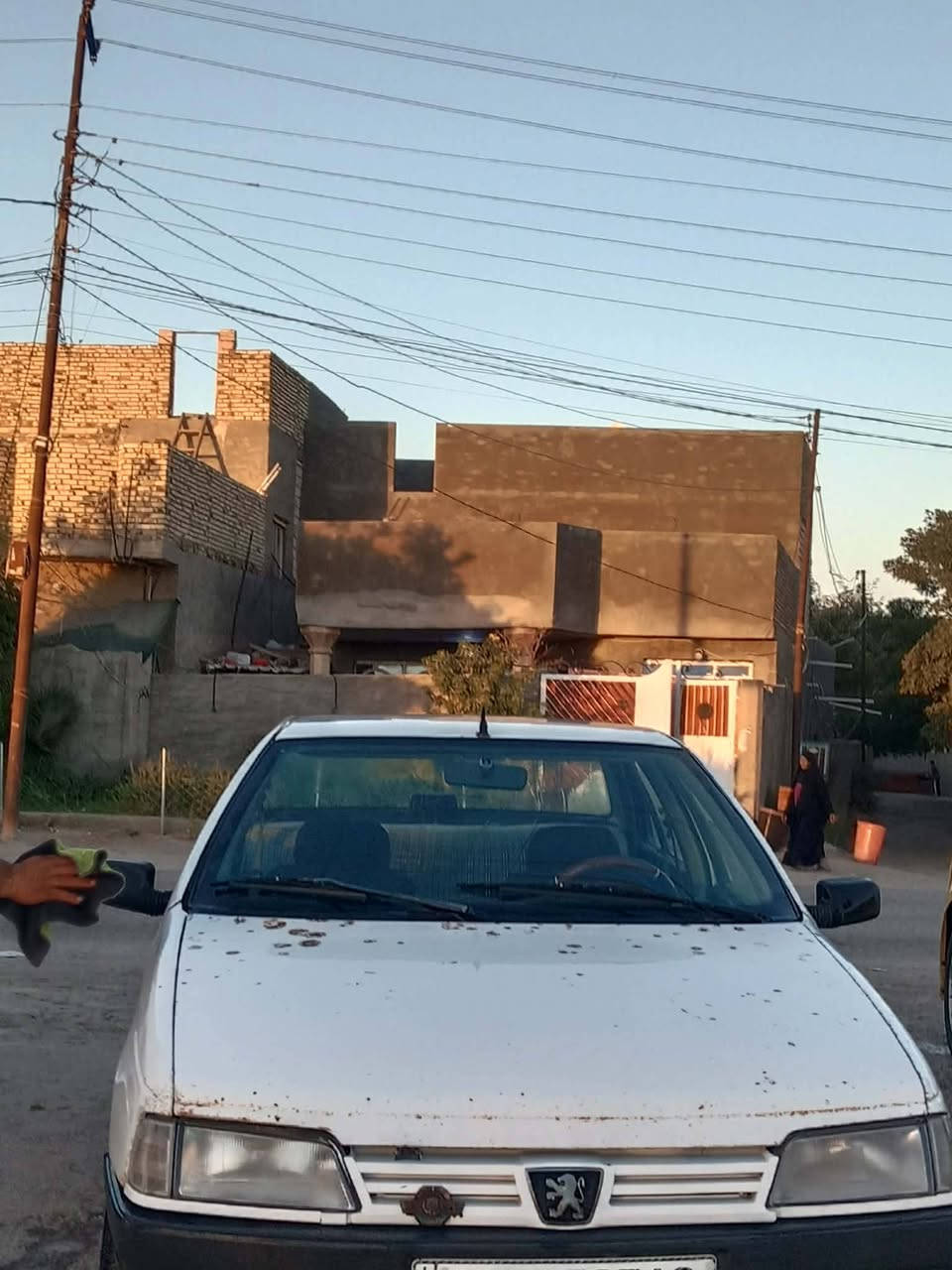 السلام عليكم سياره روى لبيع موديل 2009 سياره جديد مكينه كير النمره الاولى والثالثه مرات اتفلت سياره جديد تايرات جدد داخله جديد السعر 22 وبيه مجال  الاتصال على هذه الرقم ***********
