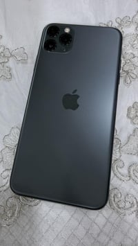 ايفون 11 برو ماكس ذاكره 256 لون زيتوني بطاريه 74% شحنها حلو شريحه وحده...