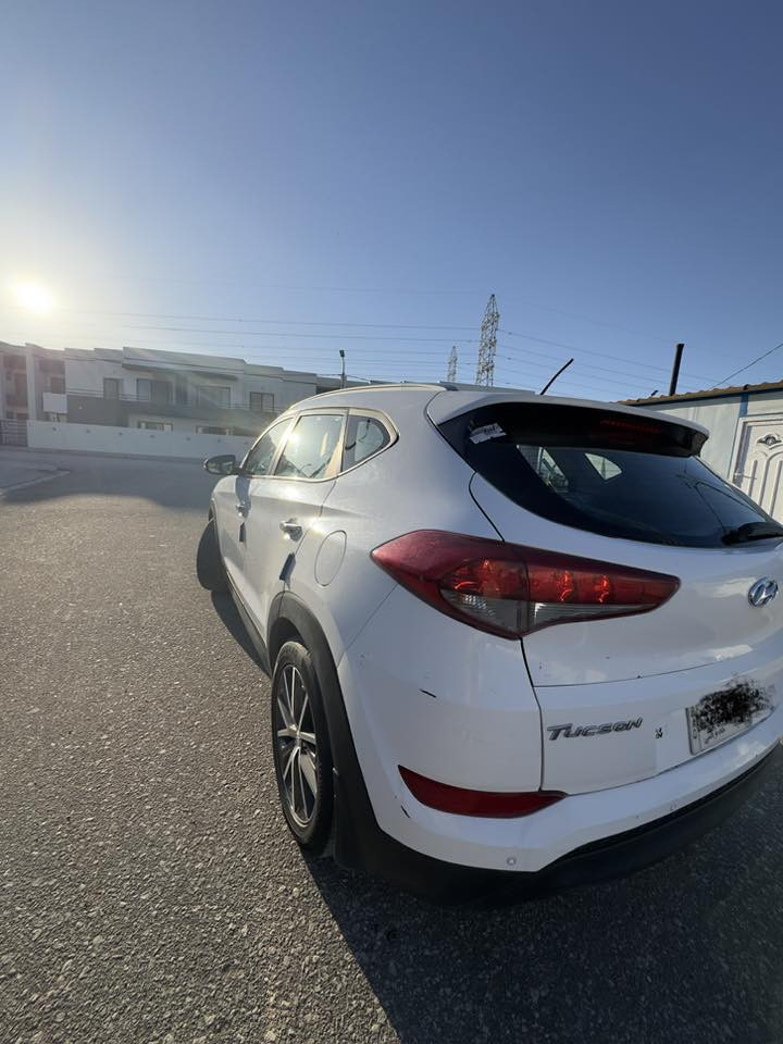 توكسان موديل 2016
كفالة بيها بس باردات 
السيارة نظيفة كلش  
ماشية 185 
السعر 168 
مكينة 2000 

للتواصل الاتصال على 
***********
                                                 ***********
