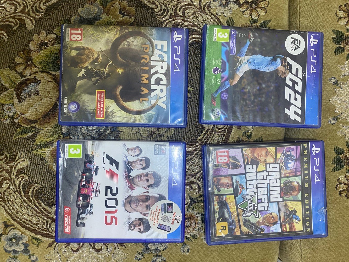 السلام عليكم بلي فور اول لاين نضيف مع ملحقاتهم أربع أقراص 