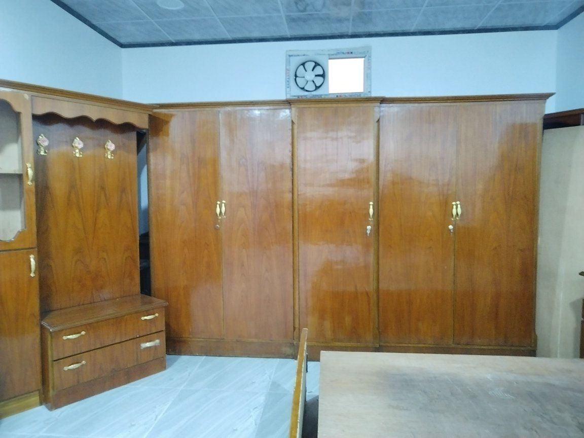 غرفه نوم خمس أبواب السعر 425وبيها مجال
***********
