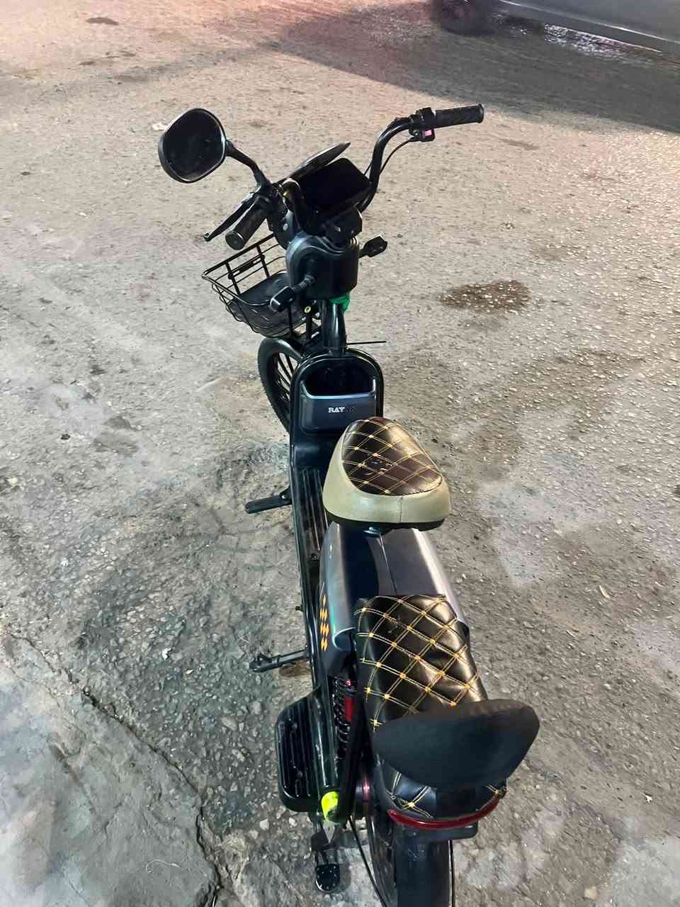 دراجه الريان
دراجه شحن حجم 20
5 بطاريات جدد 60V 
مواصفات 
سرعه 75 حقيقي + اشاير شغاله ولايت ولد + تايرات جدد + مرايه +بطاريات جدد
دراجه اخت جديده سعره 450 وبيه مجال 
للاستفسار راسلني خاص او رقمي***********
موديل2024
