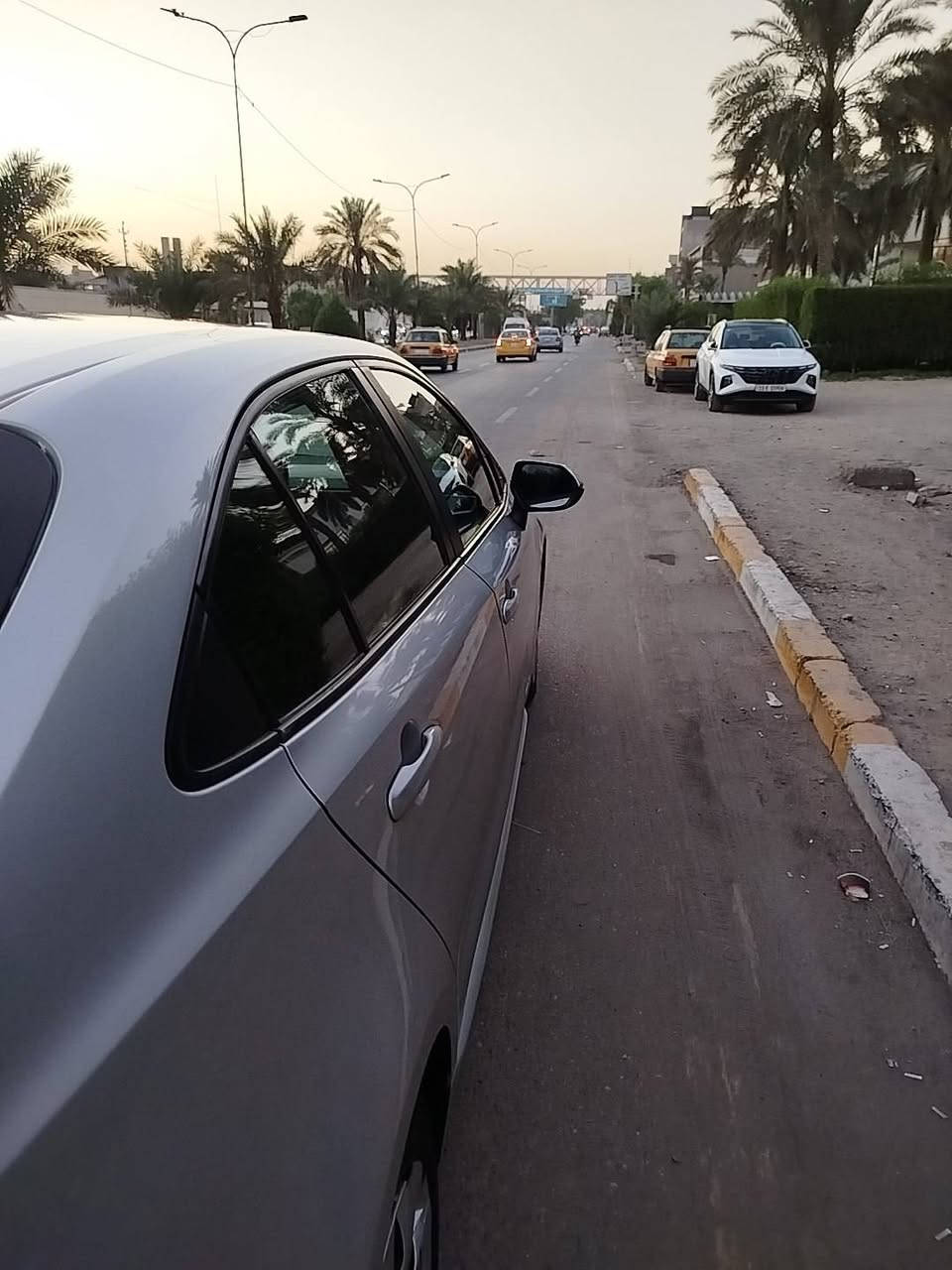 السلام عليكم
كورلا وارد امريكي حادث جانبي 
 موديل 2021 
رقم اربيل الجديد بأسمي 
ماشية 61 الف ميل قابل للزيادة 
رادار مانع تصادم 
تحديد مسار 
هاند بريك بصمة 
بيها صبغ الباب والجاملغ والجاملغ الخلفي جهة السائق والصندوق 
شواصي لغود مكفولة 
سيارة حلوة وجانيها 
مكان السيارة بغداد الأعظمية 
السعر ١٤٠ ورقة وبيها مجال 
***********
