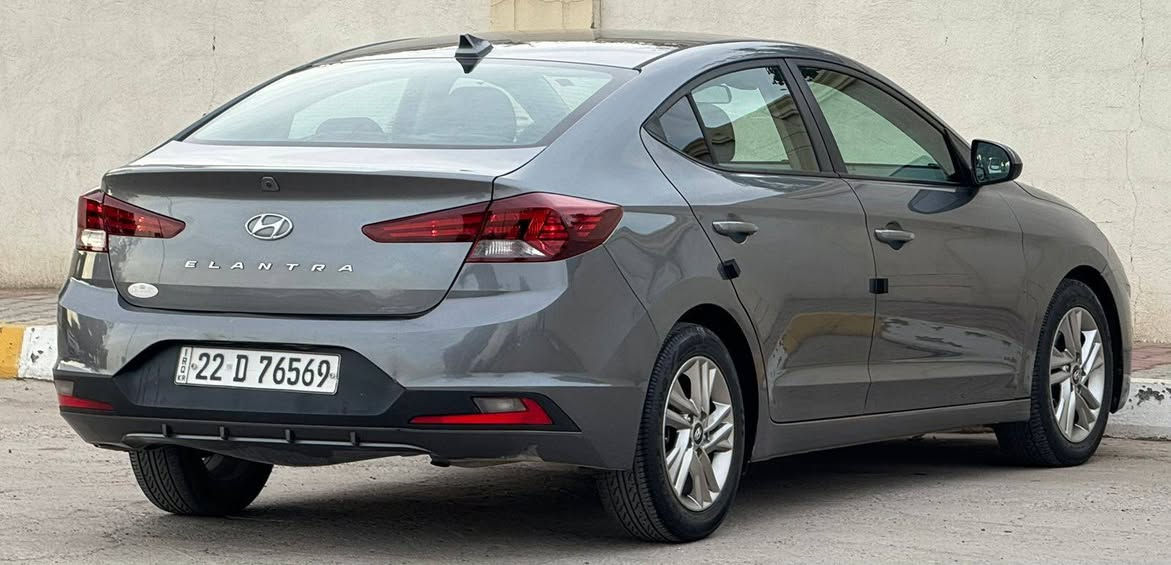 السلام عليكم 
هونداي النترا 2020 وارد أمريكي 
صور الحادث مرفقة بدون ايرباك بجم كبس
حادث فقط جاملغ 
رقم اربيل الجديد تحويل مضمون 

المواصفات: شاشة كبيرة - كامرة دوارة - فول تحكم ستيرن 

رادار جانبي - ويل كب - محرك 2000 دوش - مانع انزلاق

بلوجكتر - ماشية 65 الف ميل - USB - ABS 

المكان بغداد الدولعي 

للتواصل والاستفسار:***********
