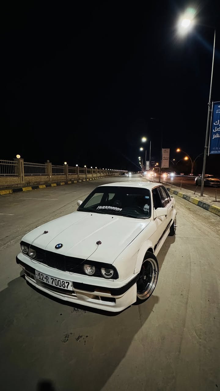 E30
مكينه 18 حشوه 20 
سياره بأسمي رقم الجديد هزه كابون بيها
رقم نينوى 
صالنصه رياضي ريمونت 
طخم ويل (ويلد) حجم 17 تايرات جدد
السيارة نصبتها تسولف وبلحقيقه بعد احلا 
مصروف عليها حيل 
سنتر لوك 
طخم سبيسر
بيها عمل نفاخات امامي خلفي
بيها نواقص حيل بسيطه 
مكان السيارة موصل واني شرعيها 
سعرها 34 
***********
