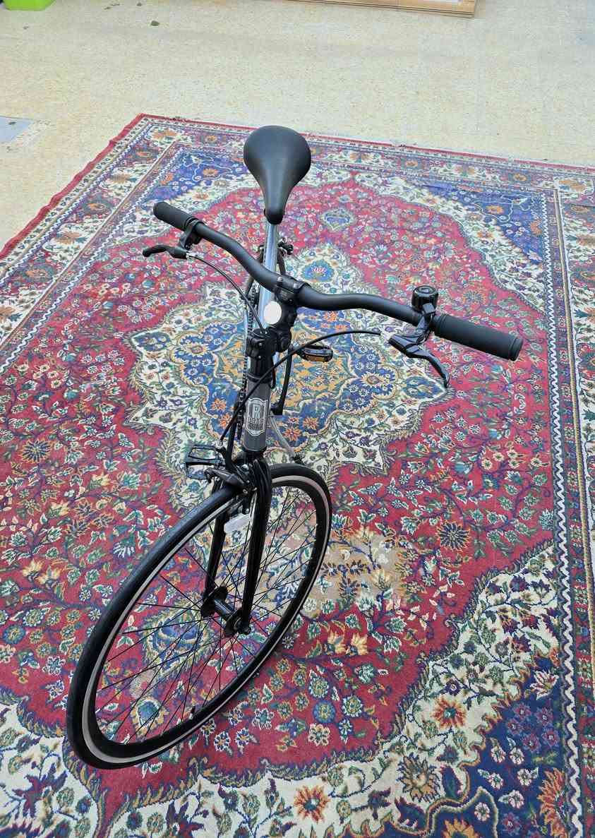 بايسكل Harrier 2.0
مشتري من معرض تيزاب وموجود الملصق بيها السعر 200$ ؟ 
استخدام قليل جدا. 
الجديدة معروف سعره.
رقمي  ***********
