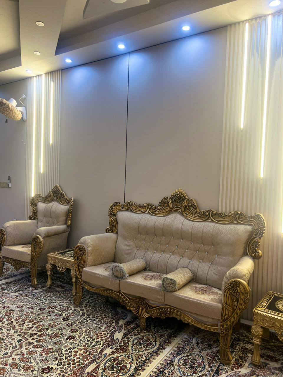 للبيع تخم ملكي فخم 🌟
🔸 تخم ملكي أنيق تركي اصلي
🔸 العدد: 10 مقاعد
🔸 نظيف جداً واستعمال خفيف
🔸 خشب ثقيل وشغل متين
🔸 قماش راقي ومريح

💰 السعر: 700 ألف دينار
📍 المكان: كربلاء

📞 للجادين فقط :***********
✋ المعاينة على الطبيعة ترضيكم إن شاء الله
