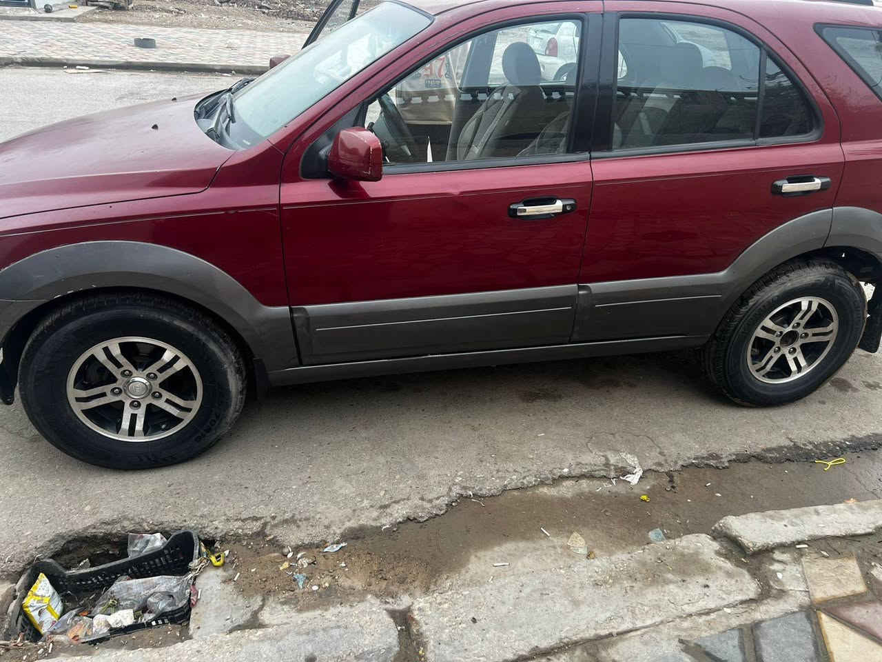 السلام عليكم
سورنتو 2007
رقم بغداد انكليزي سنويه مجدده 
سياره جاهزه تخم تاير كامره فتحه 
صدر كير محرك يخبلن 
بيها بس البنيد صبغ   بدون داخل لباقي كفاله 
مكانها واسط نعمانيه 
الاستفسار 
***********
