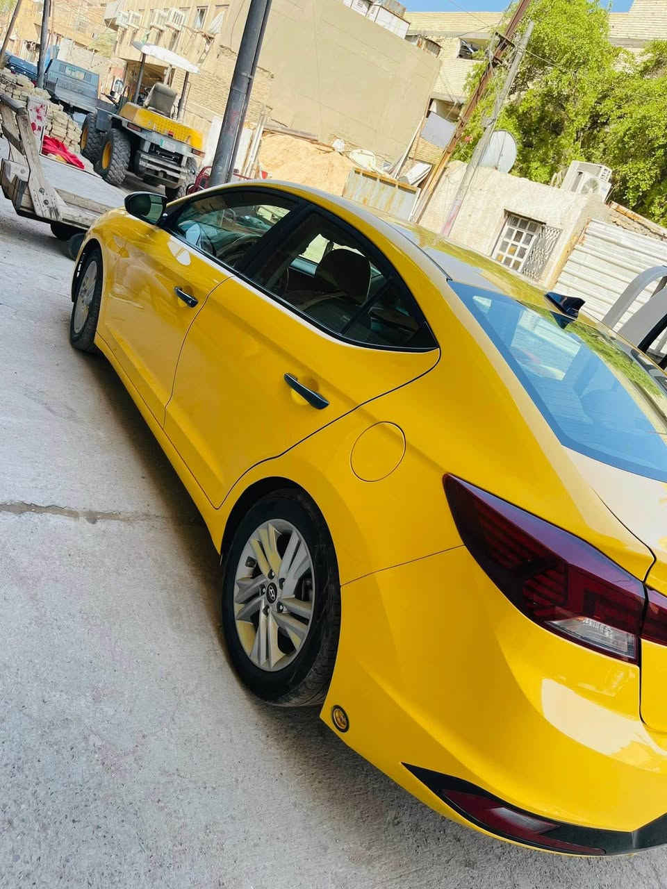 السلام عليكم عندي النترا 2020 وارد أمريكي حادثها جاملغ فقط فول مواصفات عد الكشنات 
السياره بصمه
فتحه 
أضاء عند الاقتراب
كير محرك خير مّـــن الله
بانزين + غاز 
للبيع أو مراوس حسب الرغبه مكاني بغداد البلديات 
السعر 140 للاستفسار *********** بغداد, العراق
