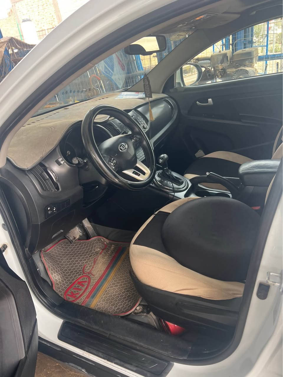 ااسبوورتج 2014 خليجي سياره كفاله عامه
بيها فقط باررد بالجاملغ والبنيد 
مكينه 2400 دوش
بانوراما تحكم
حساسات خلفيه سياررره بأسمي سنويه  رقم اربيل سياره جديده وجاهزه من كلشي السعرر ١٢٥  وبيه مجااال *********** Colombo, Sri Lanka
