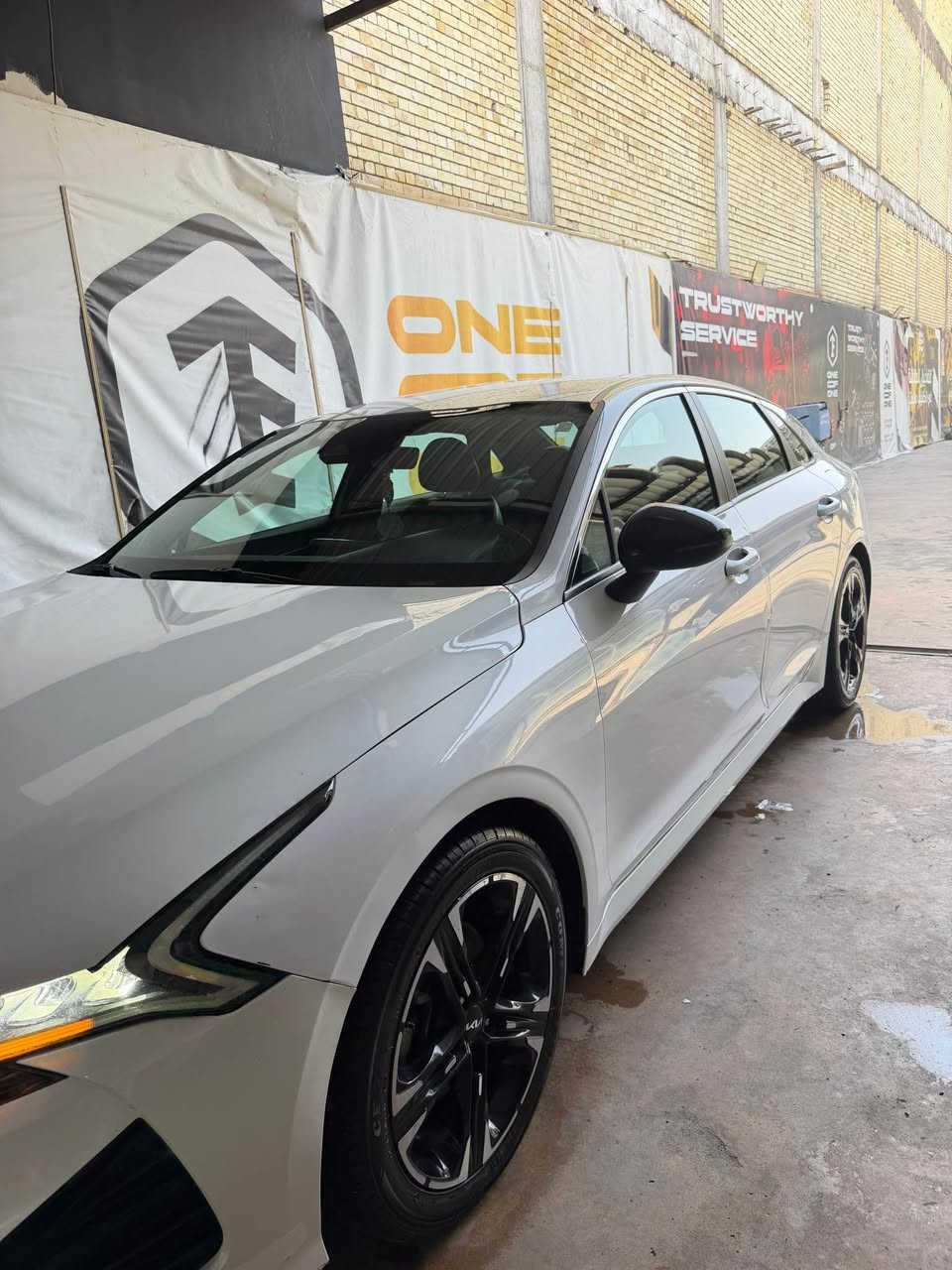 للبيع — كيا K5 GT-Line موديل 2022
فول مواصفات بدون فتحة ✨
  
حادث خفيييف بنيد فقط 
* محرك 1.6 تيربو اقتصادي وعزم ممتاز
* كير 8 سرعات
* شاشه كبيرة + كامره + حساسات
* تشغيل بصمة وريموت ستارت
* LED أمامي وخلفي
* جنوط GT-Line سبورت
* داخلية نظيفة جداً
* السيارة شرط الفحص

ما تحتاج أي مصروف، استخدام شخصي وجاهزه ع اخر حبايه 
العنوان البصره 
رقم الهاتف *********** البصرة, العراق
