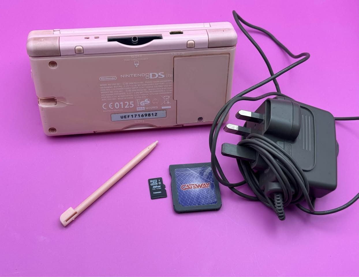 Nintendo DS Lite
جهاز نينتندو دي اس لايت
باللون الوردي المميز 
ملحقات الجهاز
كارت R4 (قطعة التهكير)

رام 32GB يحتوي على الاف الالعاب

القلم الخاص بالجهاز

شاحن الجهاز الاصلي
نظافة عالية تحتوي الشاشة على لاسق
السعر ٧٥ الف 
متوفر توصيل بغداد, العراق


**إذا كنت صاحب هذا الإعلان وتريد حذفه لأي سبب، رجاءا أرسل رسالة إلى الدعم الفني**