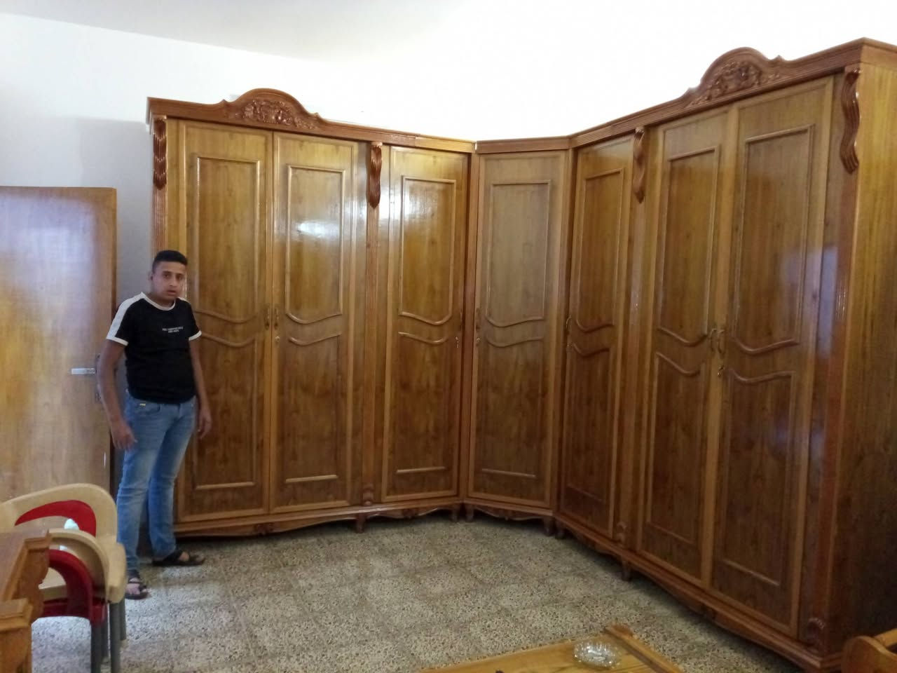ورشه الأخوين لجميع اعمال النجارة والديكور بأدارة حسين صاحب
*********** هاتف
*********** واتساب
