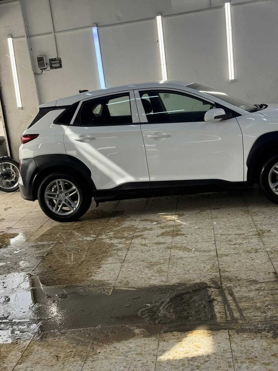 ٢٠٢١ للبيع 

ماشيه 88 مايل 

حادث كما موضح بالصوره والسياره بيها رش صبغ كلها على اثر الحادث فقط 

السياره لا مغلوبه ولا ملعوبه بيها ابد على حادث امريكا وانصبغت هنا السياره برغي ما مفتوح بيها ابد 

السعر 110 قابل للتفاوض 

***********
